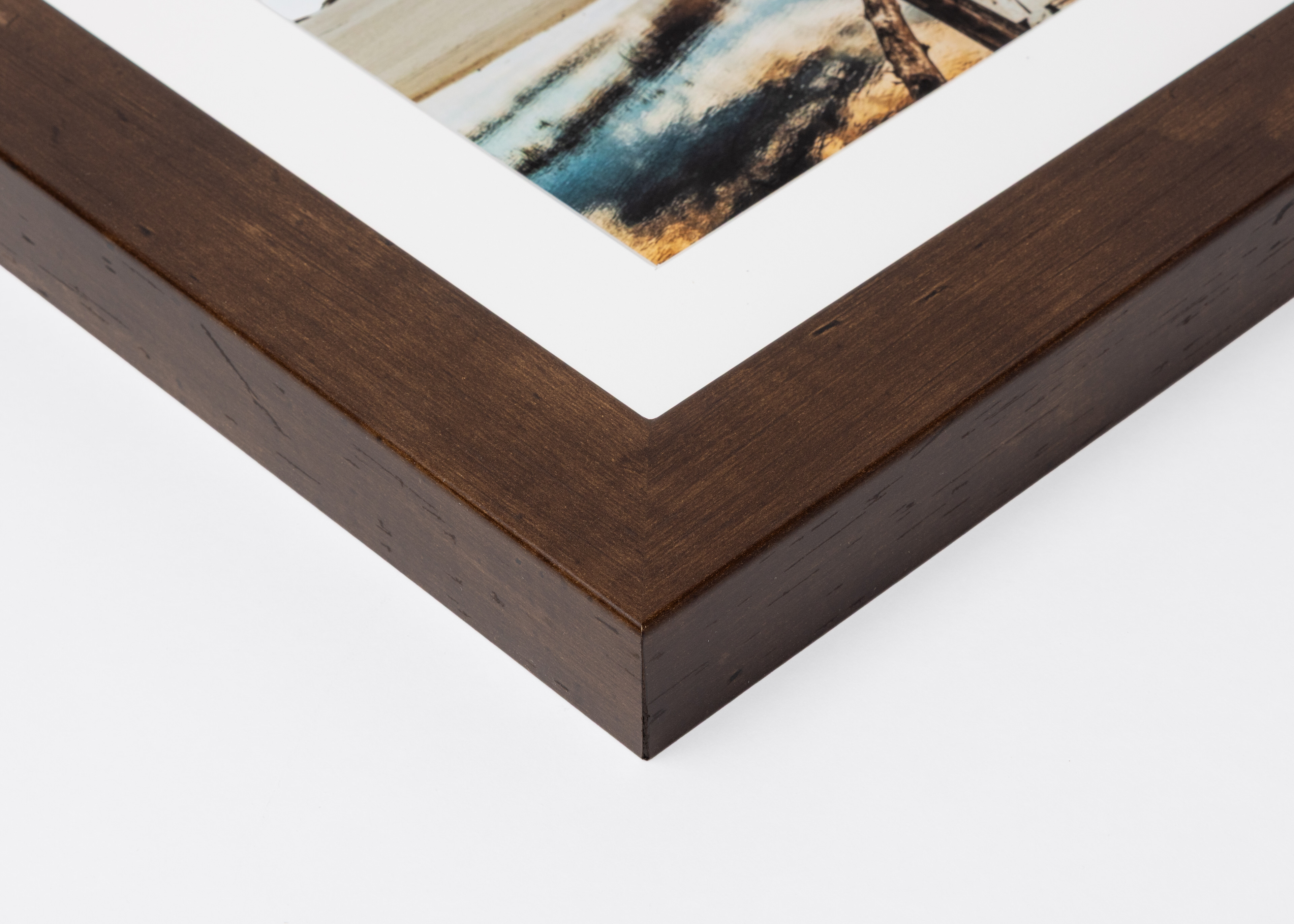 Corner detail of Mocha Gallery Frame moulding in 1½" profile
