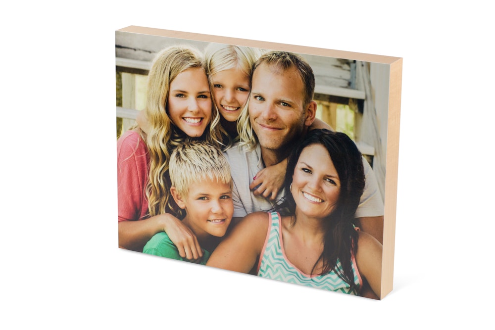 Outdoor family portrait on Standout with Light Wood edging