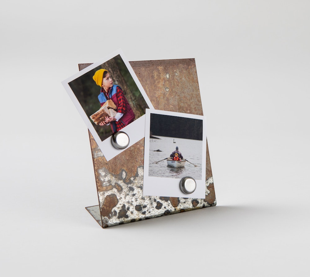 Multiple Mini Snapshots on magnetic Metal Display Stand