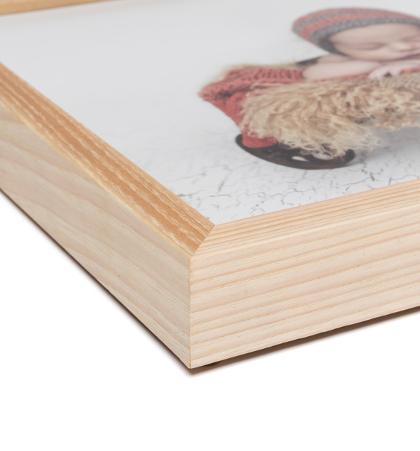 Corner detail of natural Woodland Frame moulding in ¾" width